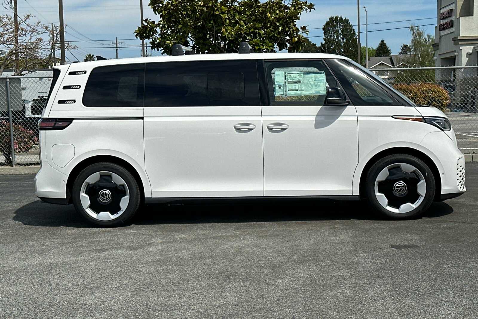 2025 Volkswagen ID. Buzz Pro S photo 3