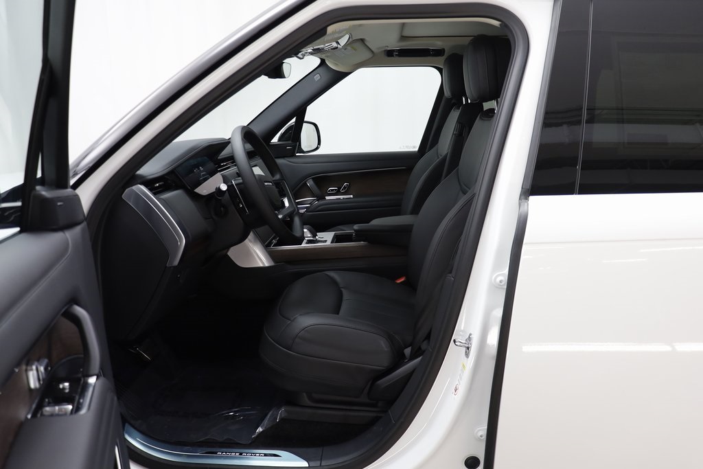 2025 Land Rover Range Rover SE photo 6