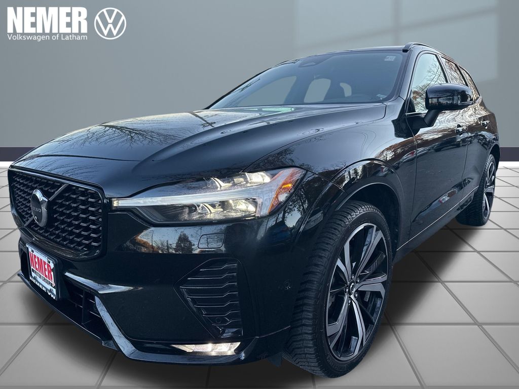 2022 Volvo XC60 R-Design's photo