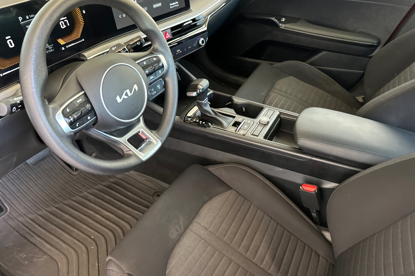 2025 Kia K5 LXS photo 10