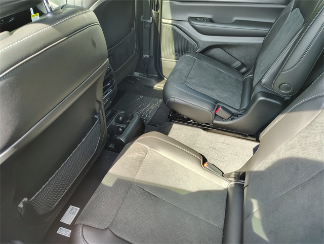 2025 Jeep Grand Cherokee Laredo Altitude photo 28