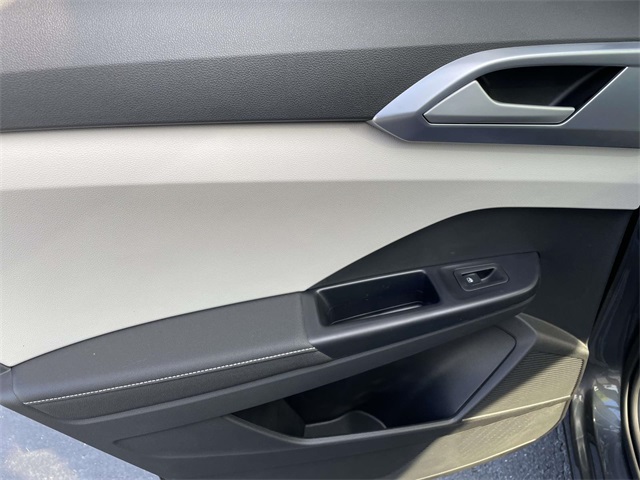 2025 Volkswagen Taos SE photo 10