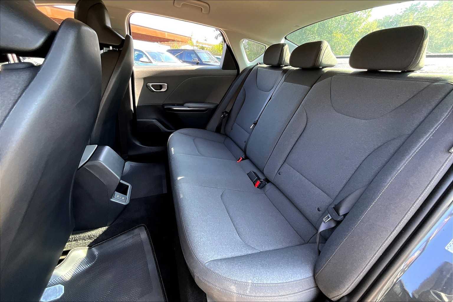 2025 Kia K4 LXS photo 18