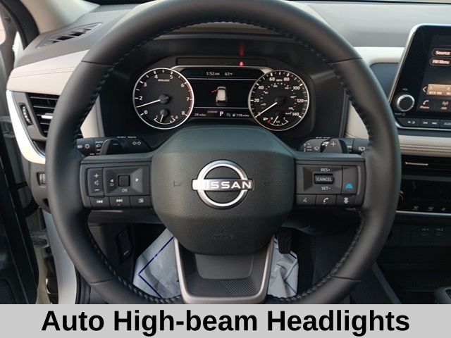 2025 Nissan Rogue SV photo 5
