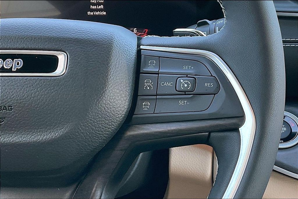 2025 Jeep Grand Cherokee Limited photo 21