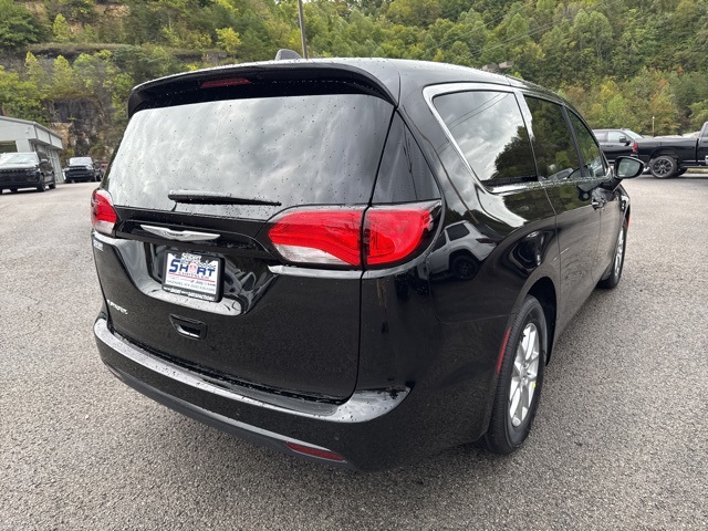 2026 Chrysler Voyager LX photo 2