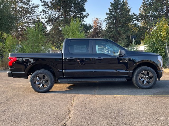 2025 Ford F-150 Lightning photo 8