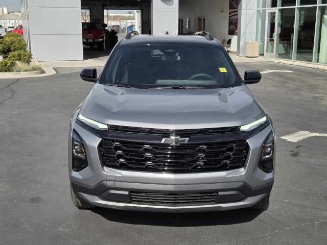 2025 Chevrolet Equinox LT photo 2