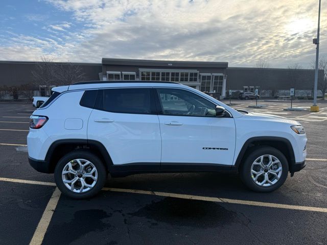 2026 Jeep Compass Latitude photo 3