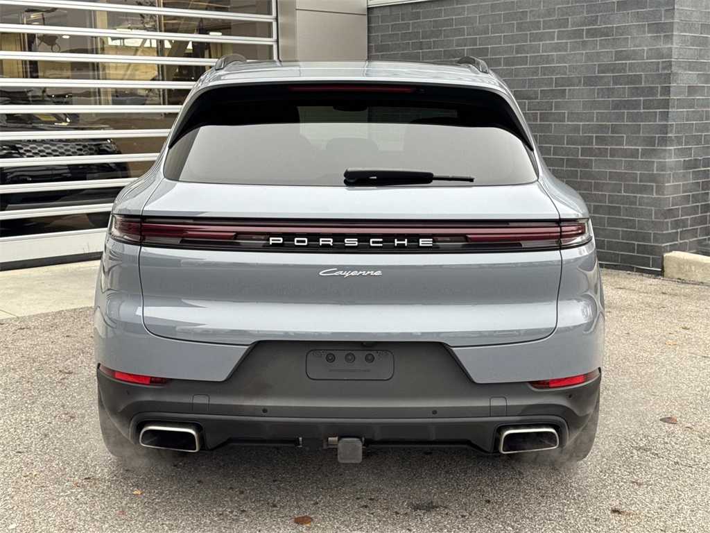2024 Porsche Cayenne Base photo 4