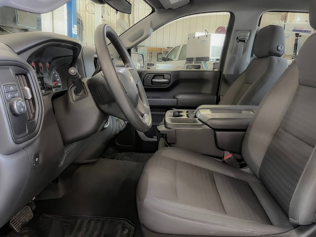 2022 Chevrolet Silverado 1500 Custom photo 9