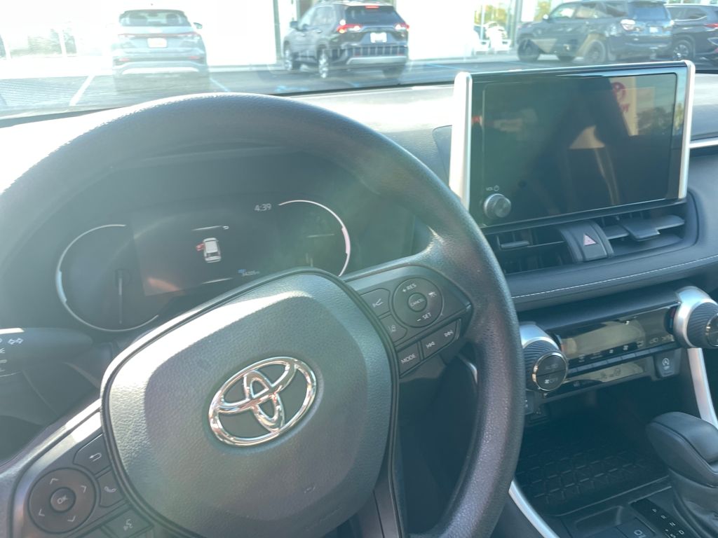 2023 Toyota RAV4 XLE photo 21