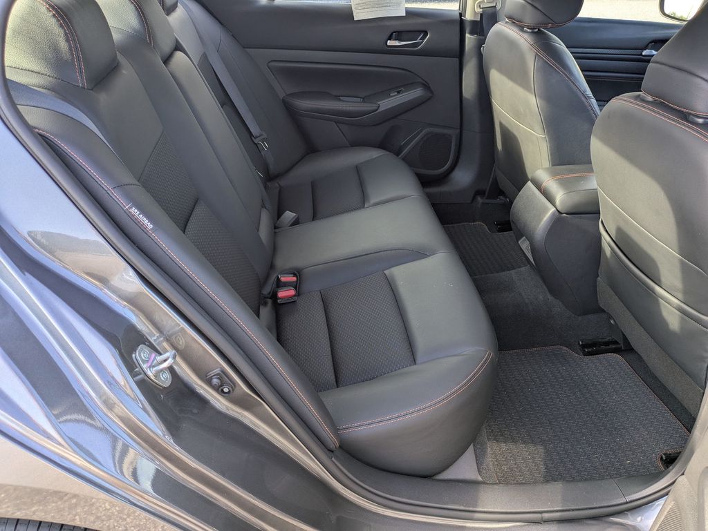 2022 Nissan Altima 2.5 SR photo 26