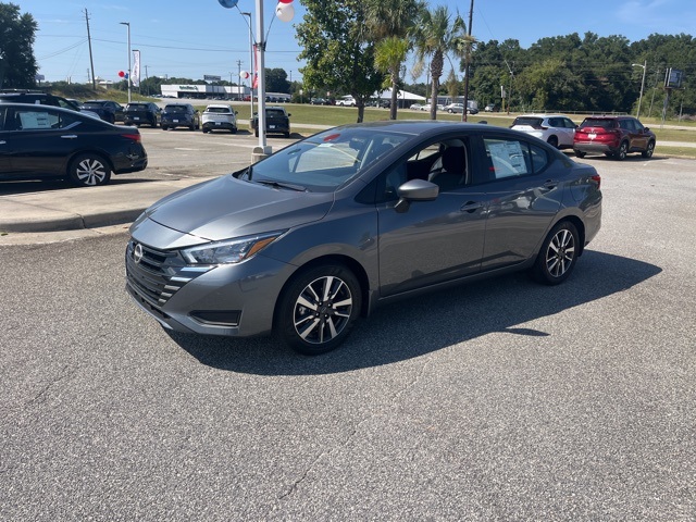 2025 Nissan Versa 1.6 SV photo 2