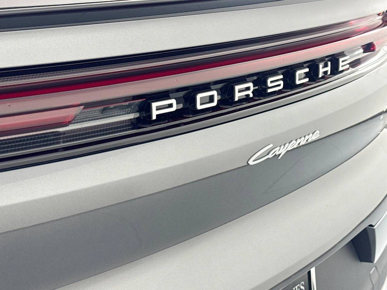2025 Porsche Cayenne photo 24