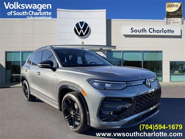 2026 Volkswagen Tiguan SE R-LINE BLACK's photo