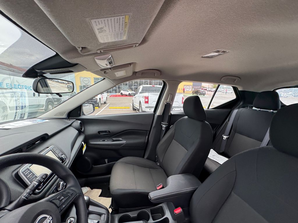2025 Nissan Kicks Play S photo 23