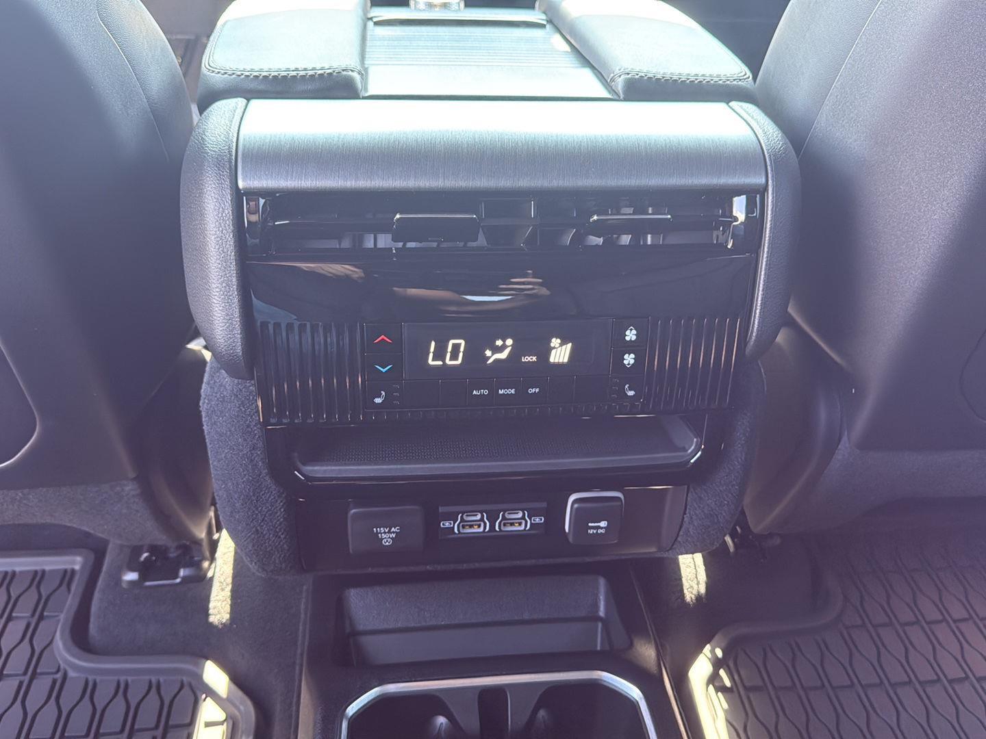2025 Jeep Wagoneer Series II Overland photo 24