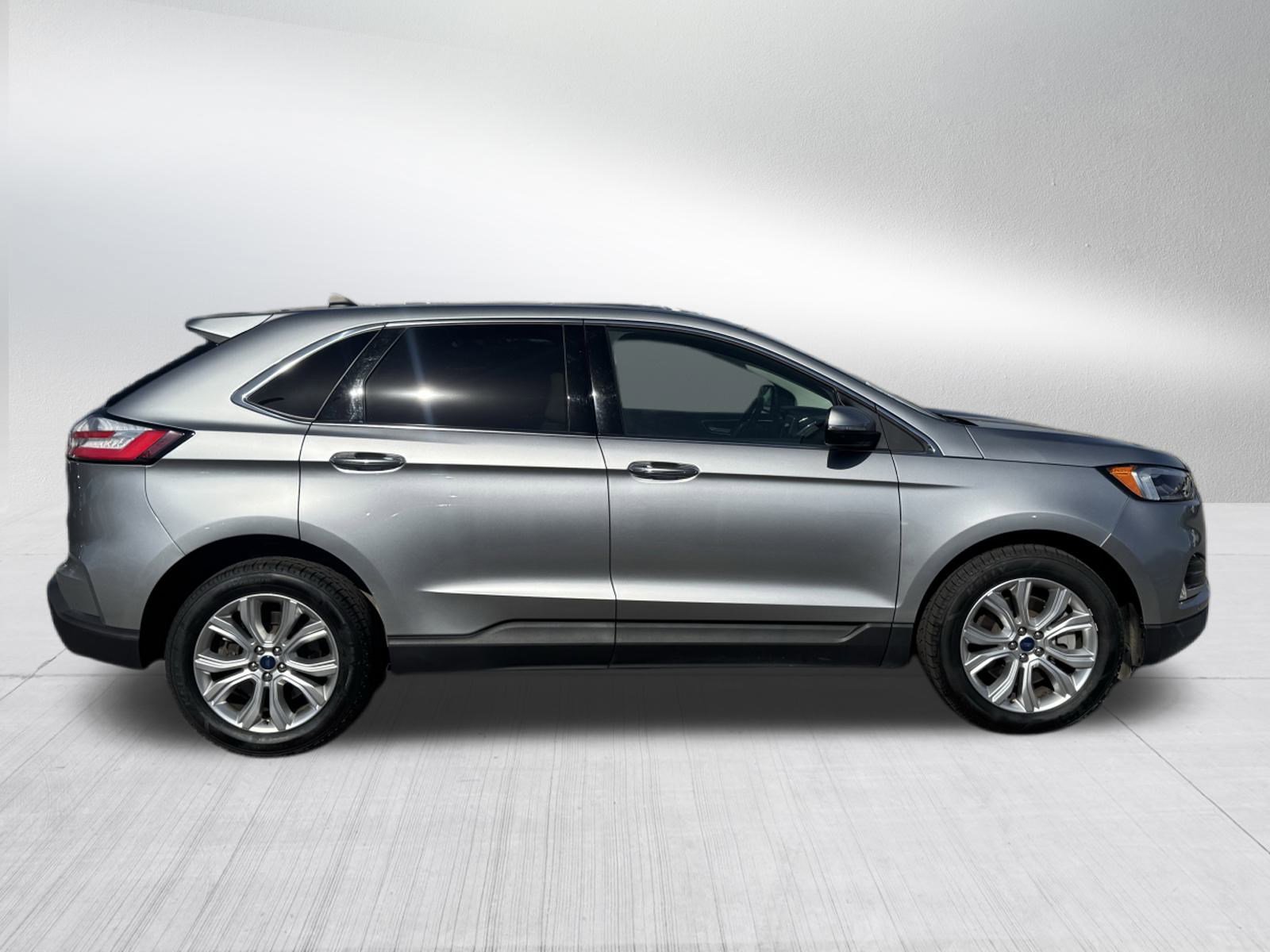 2022 Ford Edge Titanium photo 8