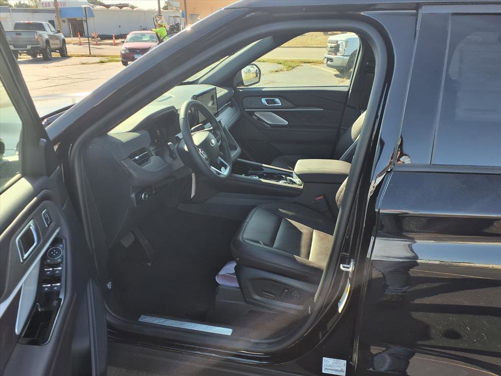 2025 Ford Explorer Platinum photo 6