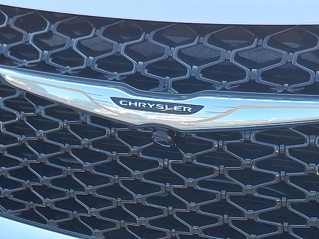 2026 Chrysler Pacifica photo 21
