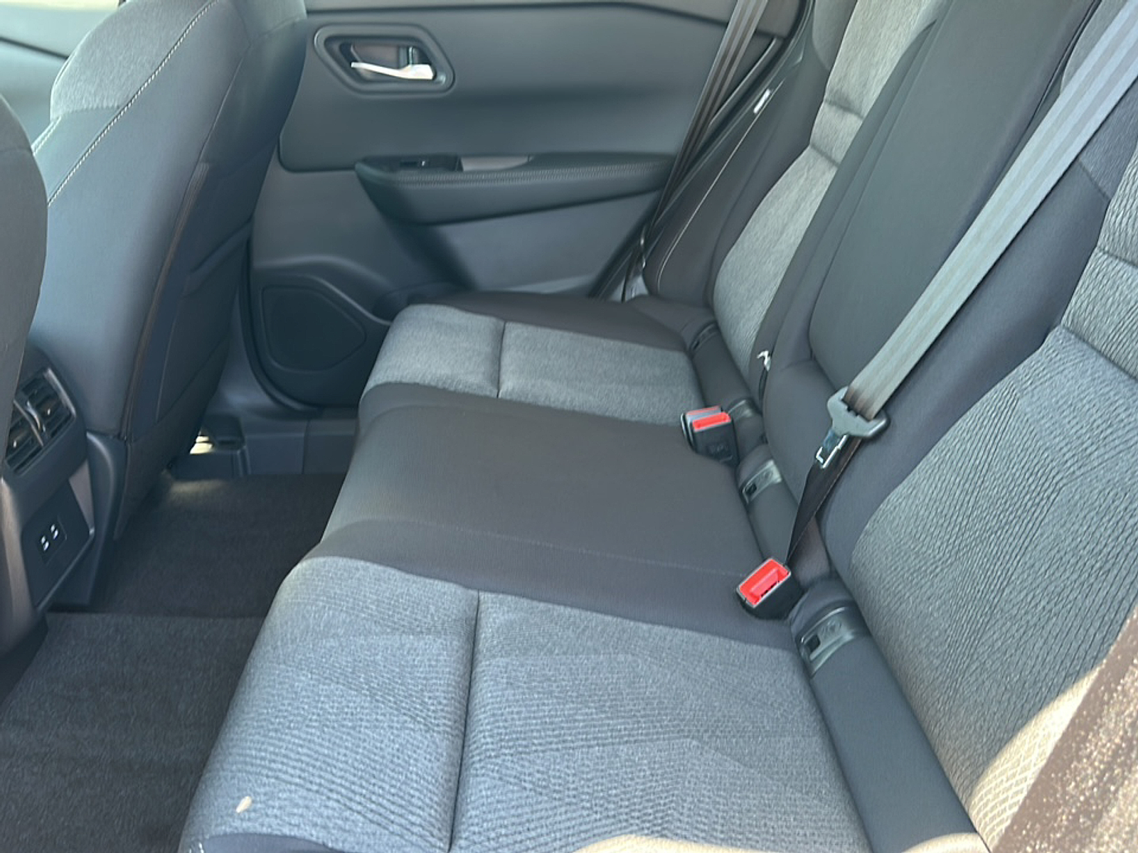 2026 Nissan Rogue SV photo 4