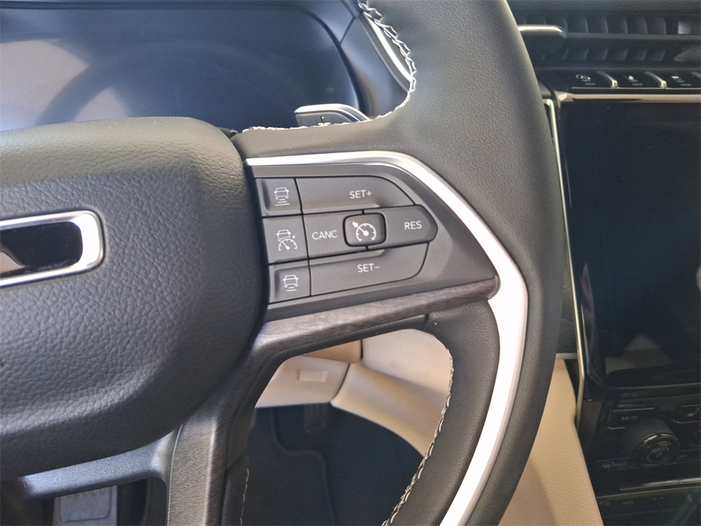 2025 Jeep Grand Cherokee Limited photo 24