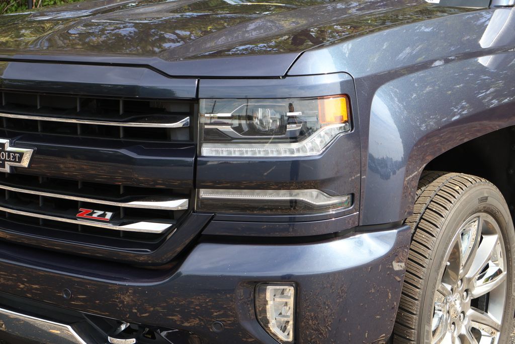 2018 Chevrolet Silverado 1500 LTZ photo 3