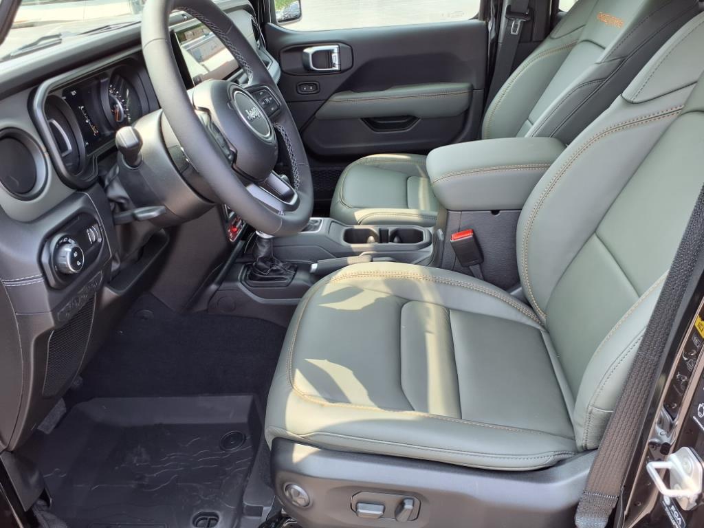 2025 Jeep Gladiator Mojave photo 3