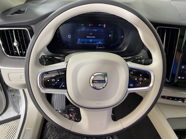 2025 Volvo XC60 T8 Plus photo 19