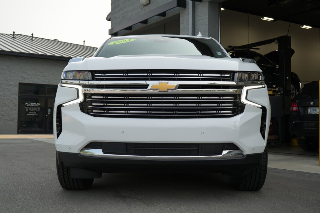 2023 Chevrolet Suburban Premier photo 2