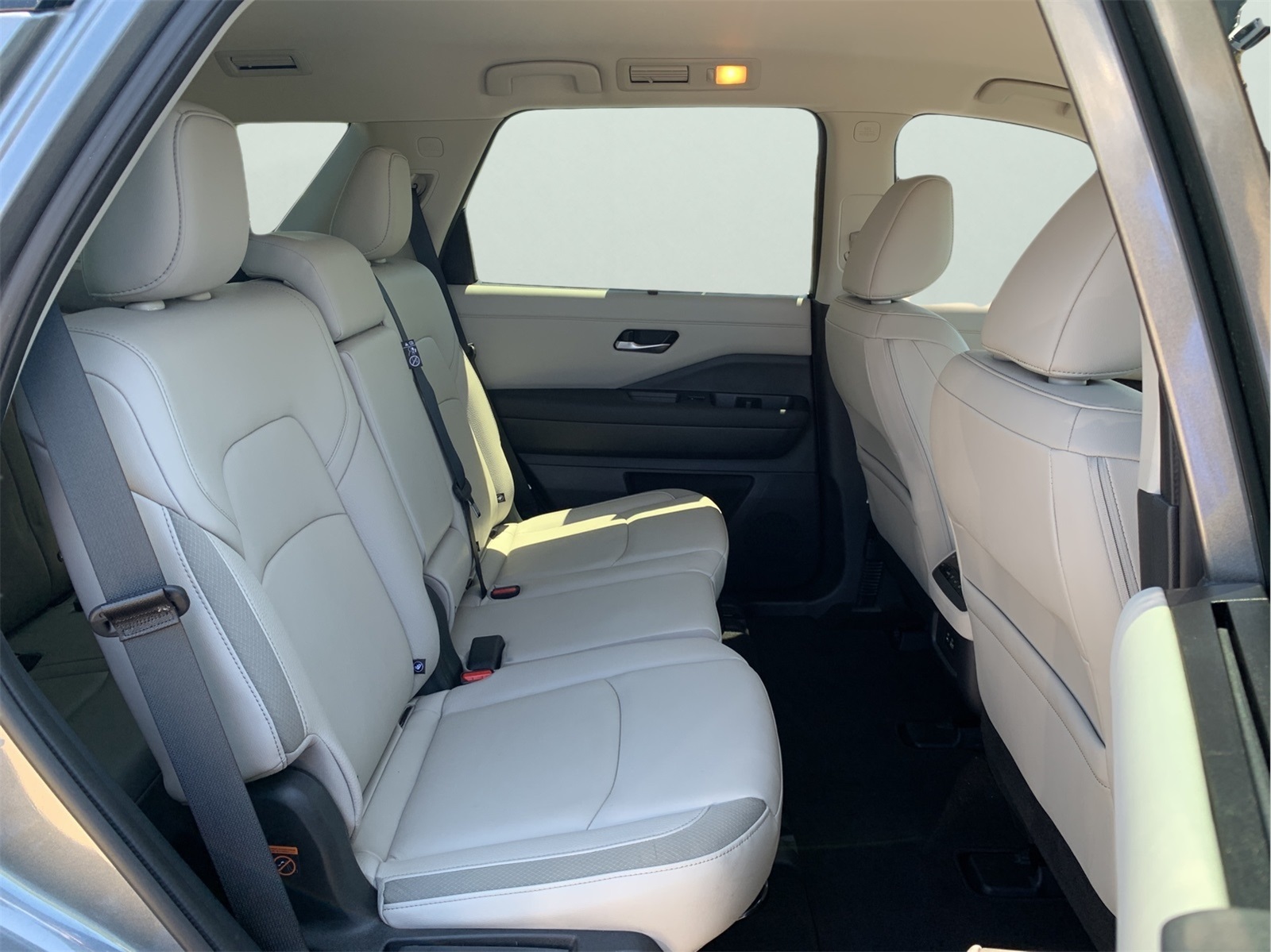2024 Nissan Pathfinder SL photo 15