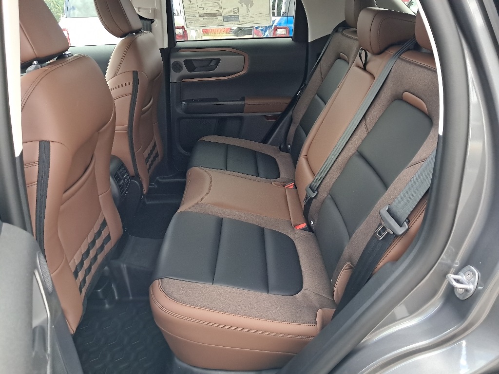 2025 Ford Bronco Sport Outer Banks photo 4