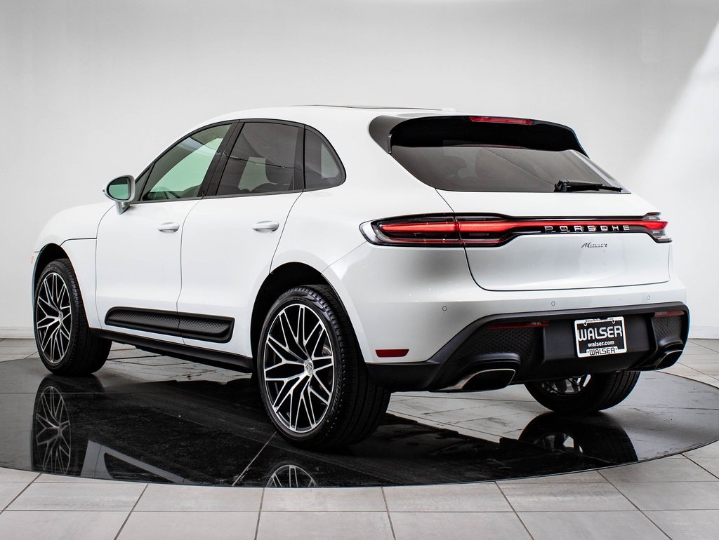 2025 Porsche Macan T photo 3