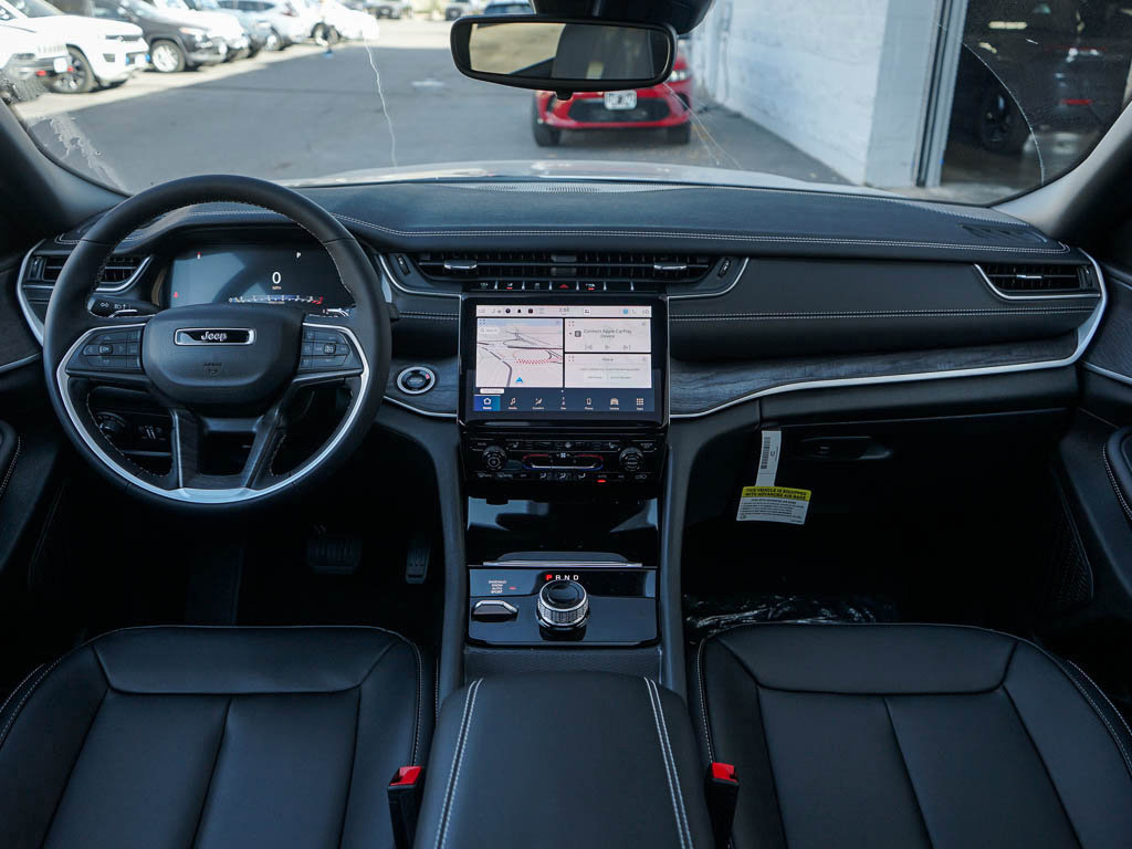 2025 Jeep Grand Cherokee Limited photo 11