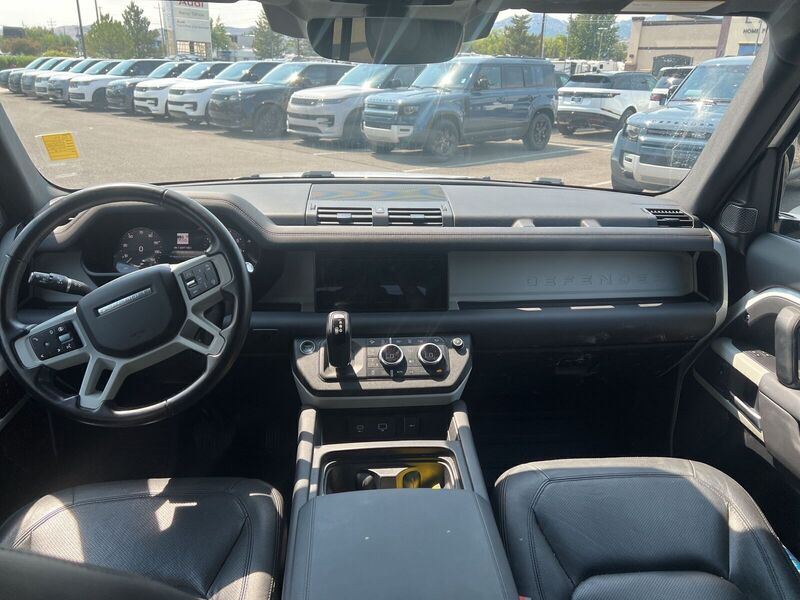 2024 Land Rover Defender 110 S photo 9