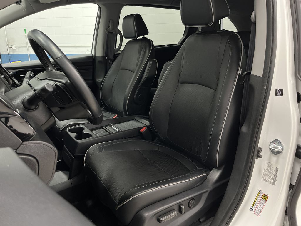 2022 Honda Odyssey Elite photo 3