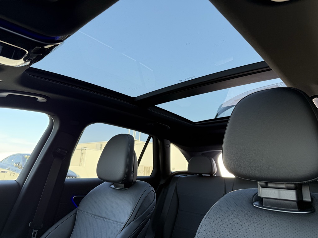 2026 Mercedes Benz GLC 300 4MATIC photo 2