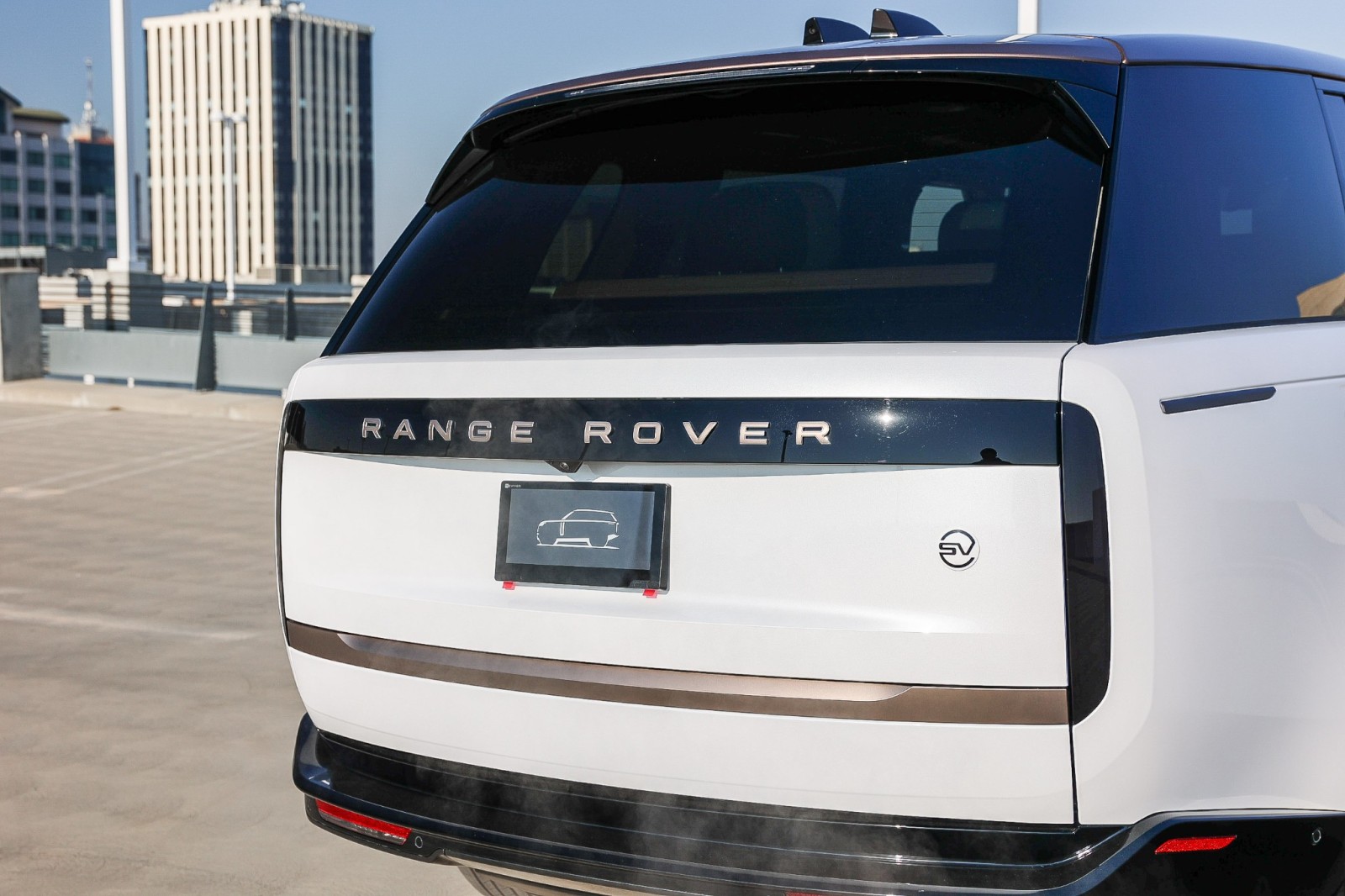 2025 Land Rover Range Rover SV photo 8