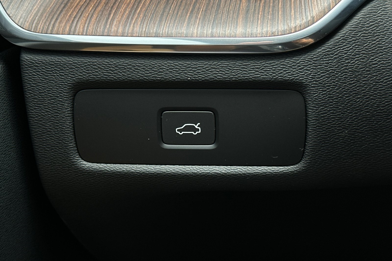 2023 Volvo XC60 B5 Ultimate photo 30