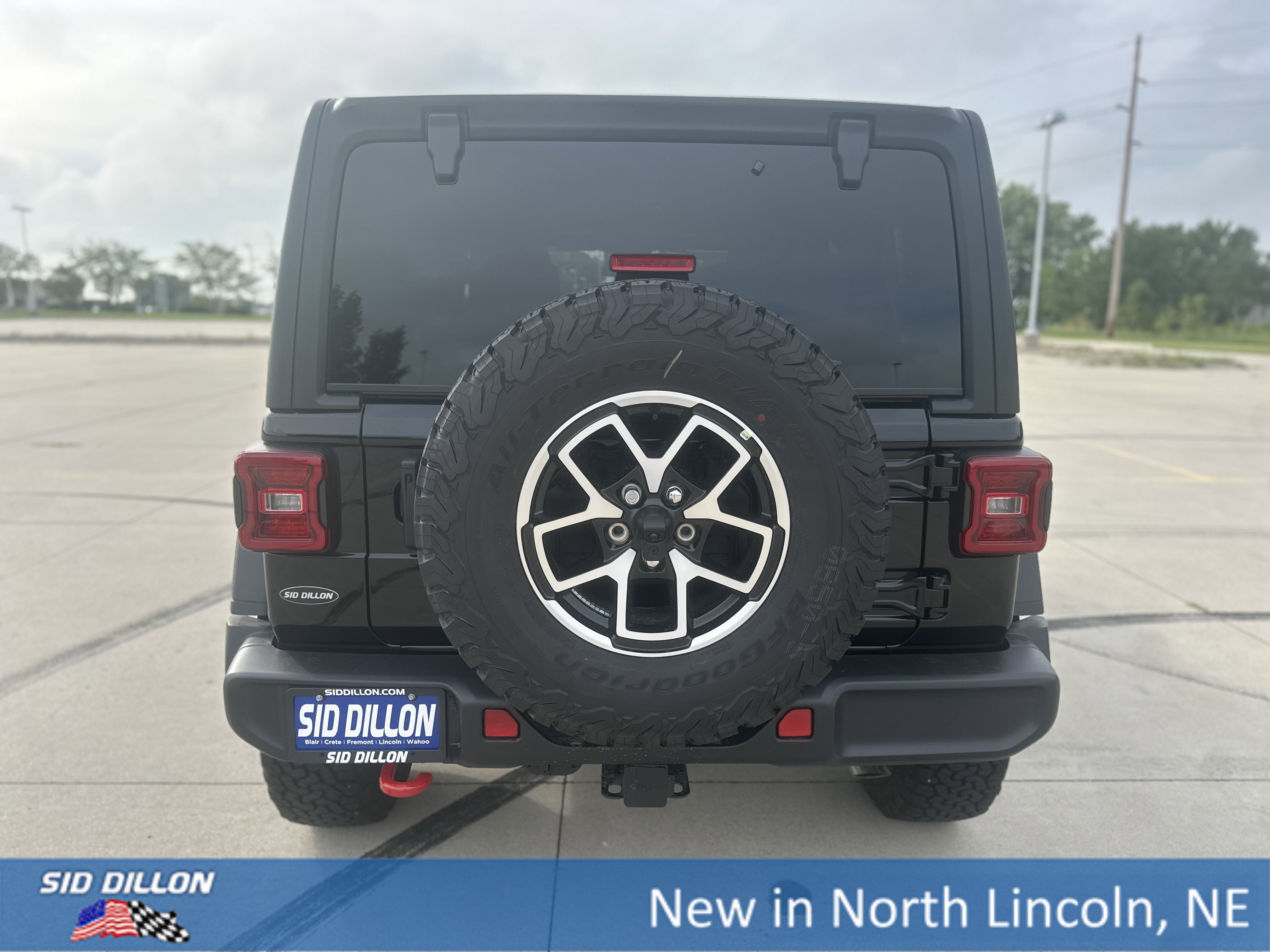 2025 Jeep Wrangler Rubicon photo 2