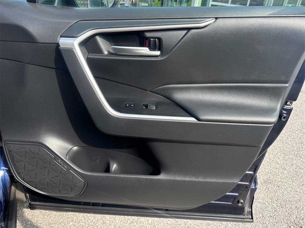 2024 Toyota RAV4 XLE photo 13