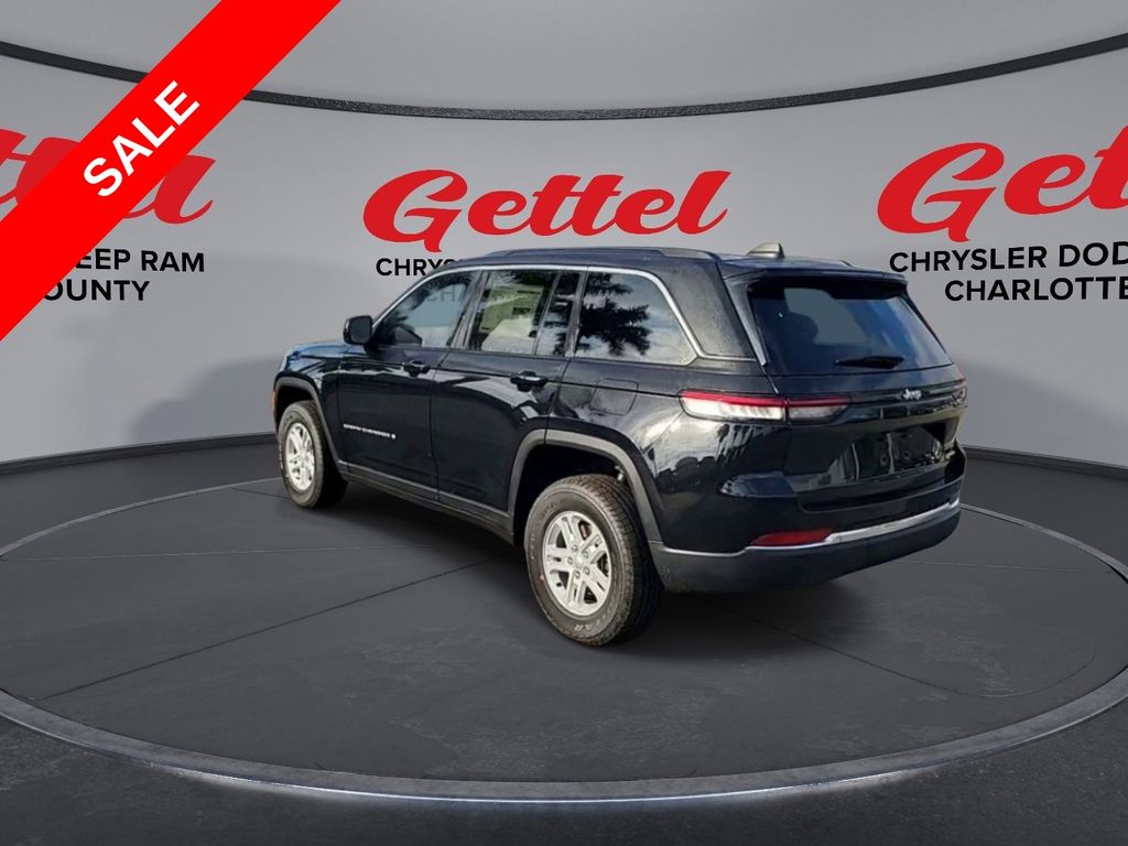 2025 Jeep Grand Cherokee Laredo Altitude photo 7