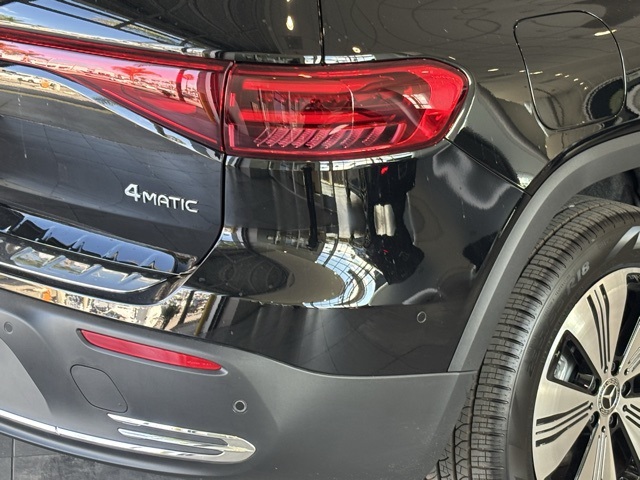 2025 Mercedes Benz EQB 300 4MATIC photo 4