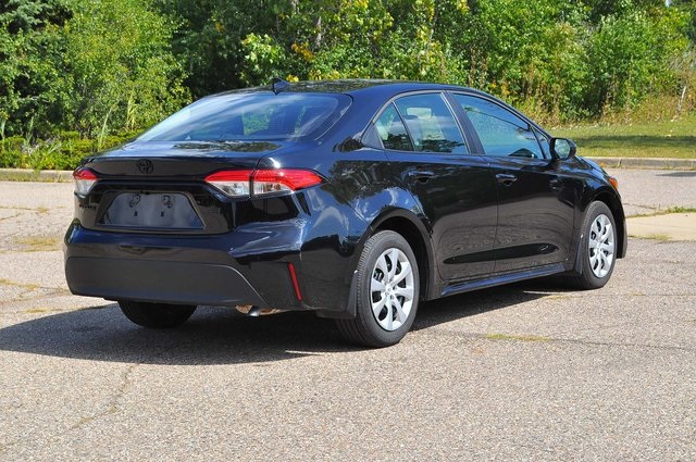 2024 Toyota Corolla LE photo 3
