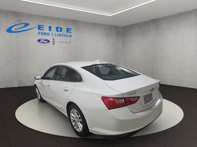 2017 Chevrolet Malibu 1500 LT photo 3