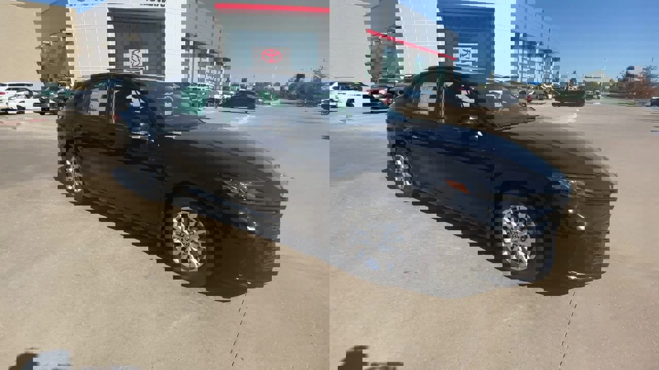 2026 Toyota Camry LE photo 2