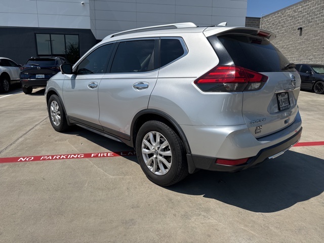 2017 Nissan Rogue SV photo 8