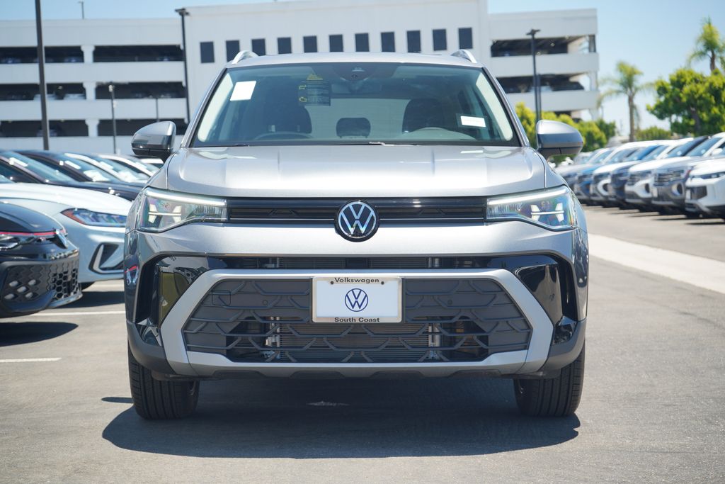 2025 Volkswagen Taos SE photo 3