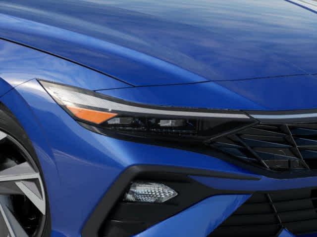 2025 Hyundai Elantra SEL Sport photo 3
